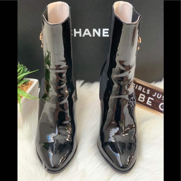 🍾🥂SOLD!🥳Chanel Patent Calfskin Boots - Picture 4 of 10